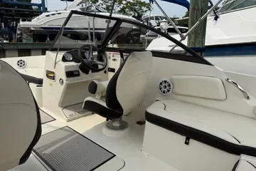 Slide: The Image of Stingray Boat Company 192SC 2020 - 8