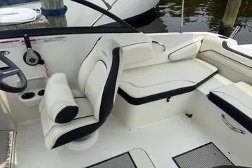 Slide: The Image of Stingray Boat Company 192SC 2020 - 11