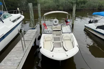 Slide: The Image of Stingray Boat Company 192SC 2020 - 1