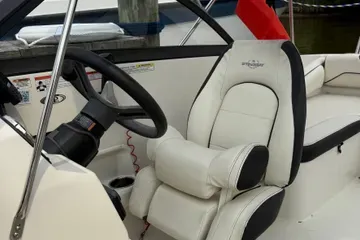 Slide: The Image of Stingray Boat Company 192SC 2020 - 13