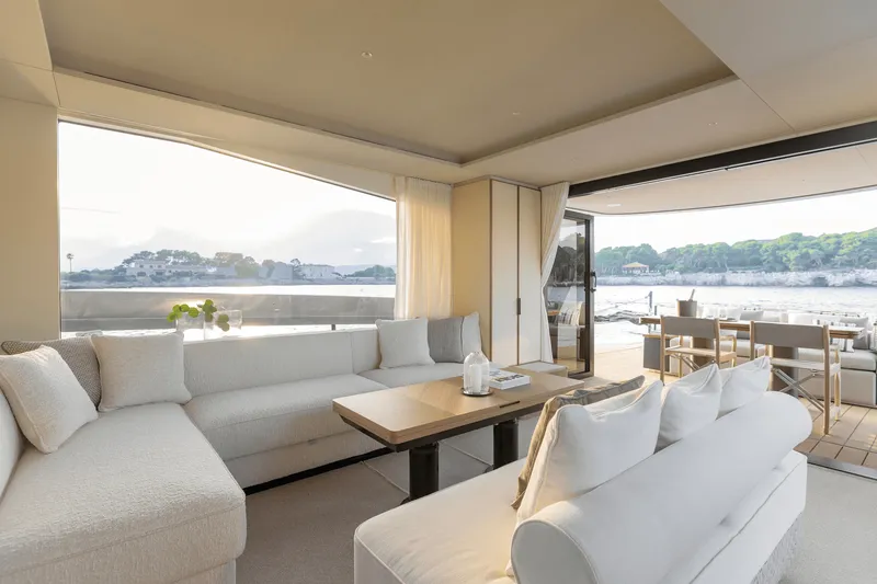 Slide: The Image of Azimut Seadeck 7 2027 - 6