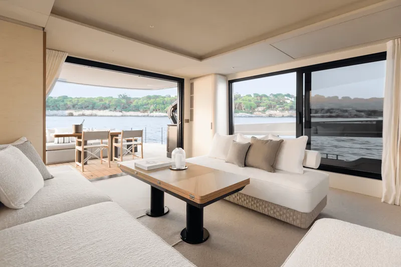 Slide: The Image of Azimut Seadeck 7 2027 - 11