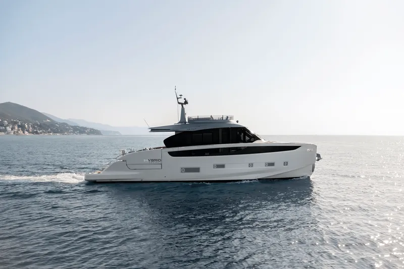 Slide: The Image of Azimut Seadeck 7 2027 - 2