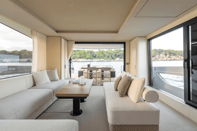 Slide: The Image of Azimut Seadeck 7 2027 - 10