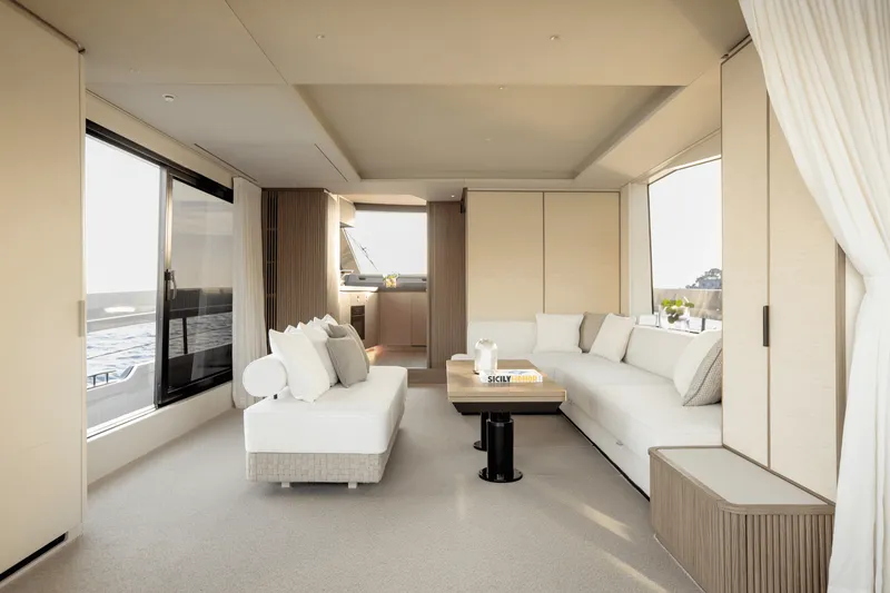 Slide: The Image of Azimut Seadeck 7 2027 - 9