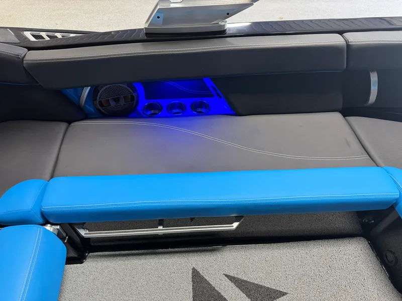 Slide: The Image of Mastercraft XT23 2018 - 9