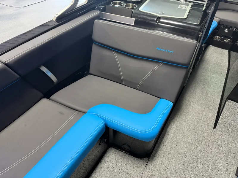 Slide: The Image of Mastercraft XT23 2018 - 11