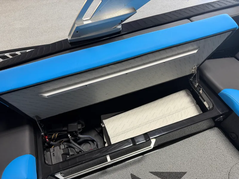Slide: The Image of Mastercraft XT23 2018 - 10