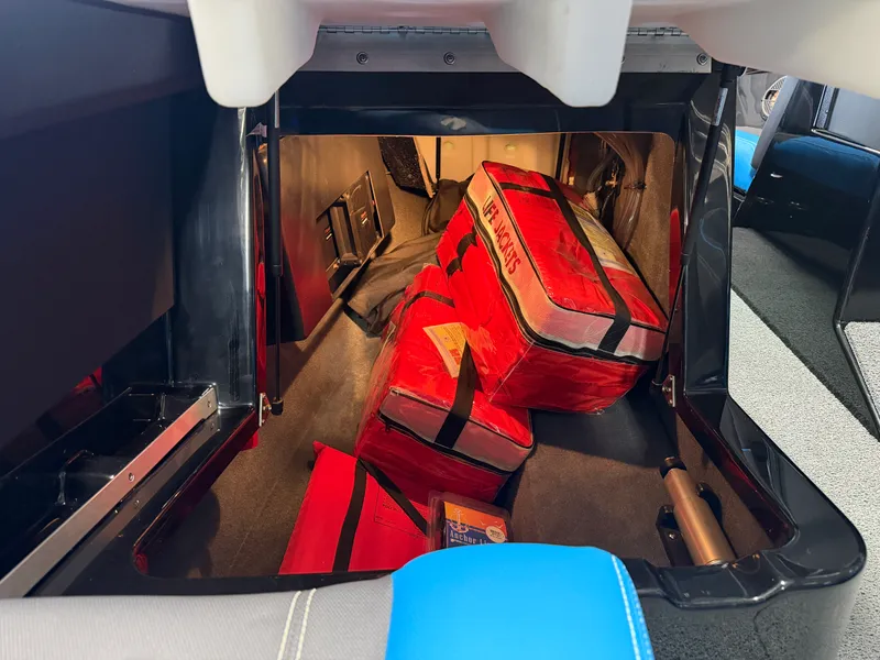Slide: The Image of Mastercraft XT23 2018 - 14
