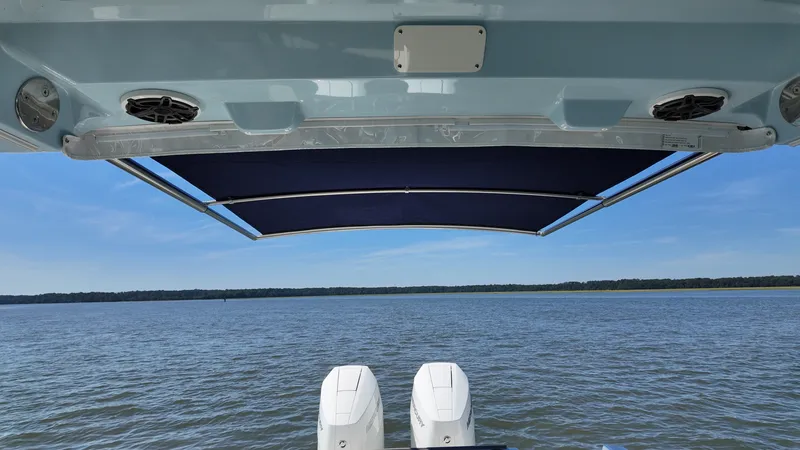 Slide: The Image of Boston Whaler 330 Vantage 2027 - 6