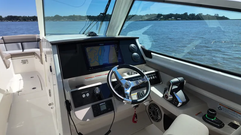 Slide: The Image of Boston Whaler 330 Vantage 2027 - 21