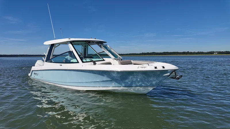 Slide: The Image of Boston Whaler 330 Vantage 2027 - 31
