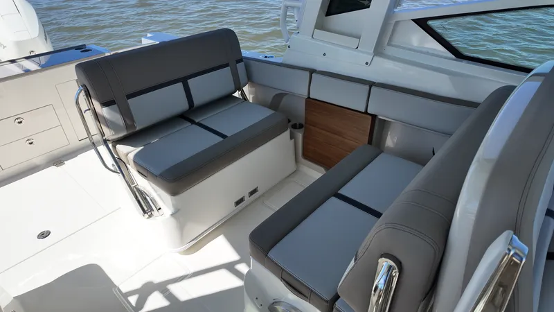 Slide: The Image of Boston Whaler 330 Vantage 2027 - 17