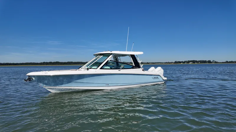 Slide: The Image of Boston Whaler 330 Vantage 2027 - 1