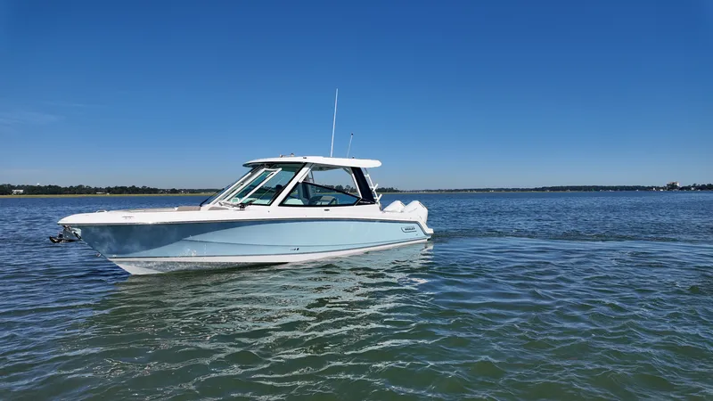 The Image of Boston Whaler 330 Vantage 2027 - 0
