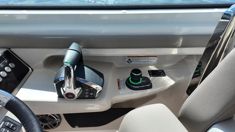 Slide: The Image of Boston Whaler 330 Vantage 2027 - 22