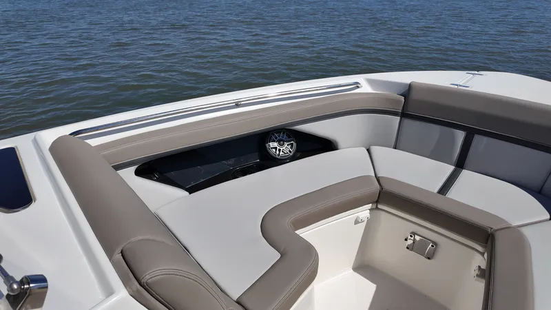 Slide: The Image of Boston Whaler 330 Vantage 2027 - 28