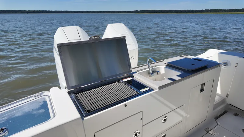 Slide: The Image of Boston Whaler 330 Vantage 2027 - 10