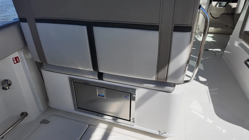 Slide: The Image of Boston Whaler 330 Vantage 2027 - 12