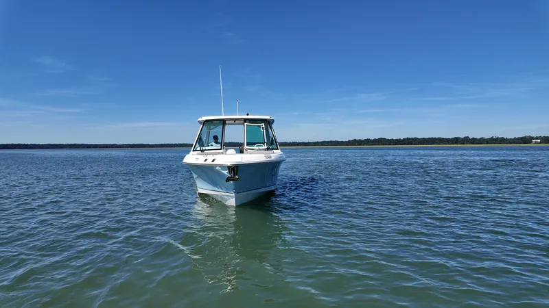 Slide: The Image of Boston Whaler 330 Vantage 2027 - 33