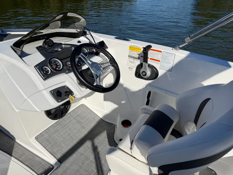 Slide: The Image of Tracker TAHOE 1950 2023 - 14