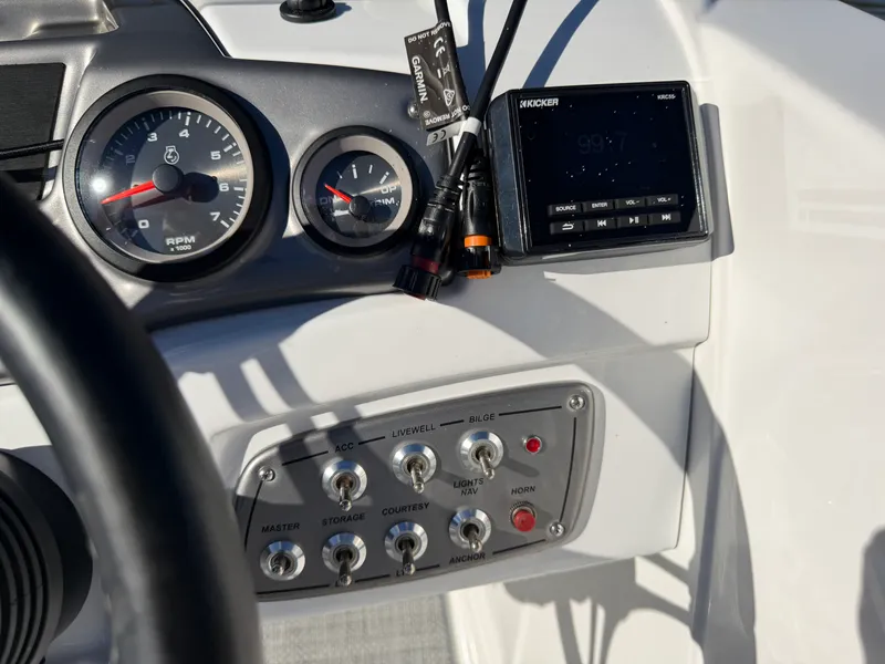 Slide: The Image of Tracker TAHOE 1950 2023 - 17