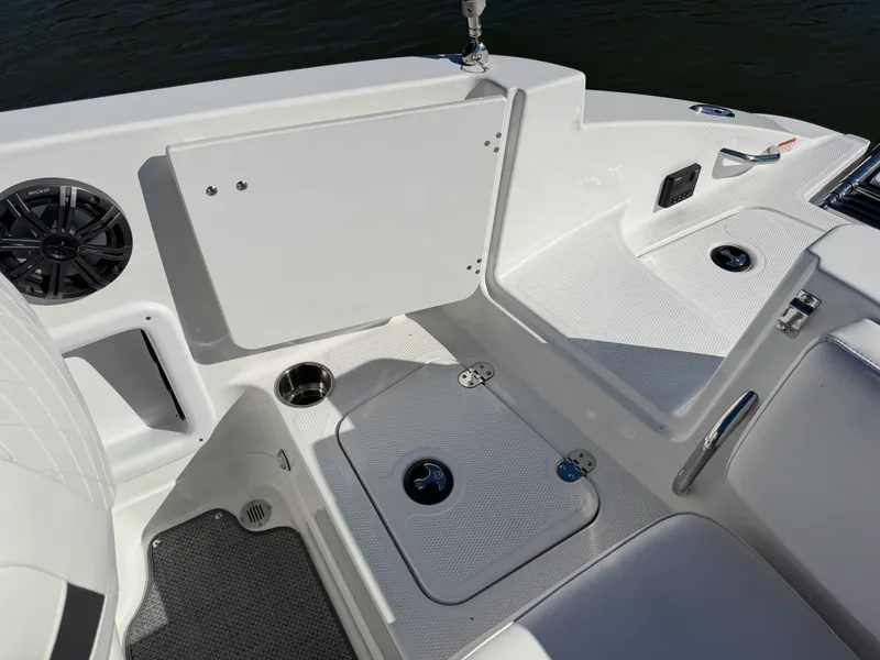 Slide: The Image of Tracker TAHOE 1950 2023 - 13