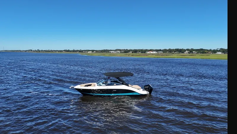 The Image of Sea Ray SLX 260 Outboard 2027 - 1
