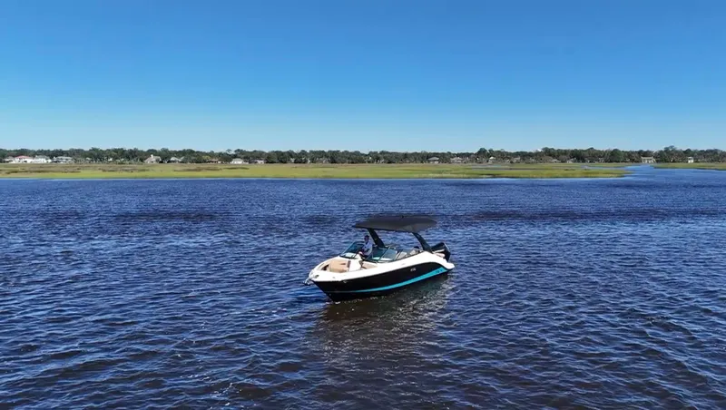 Slide: The Image of Sea Ray SLX 260 Outboard 2027 - 15
