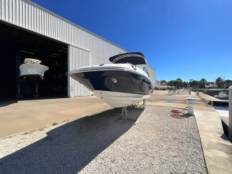 Slide: The Image of Sea Ray 250 SDX OB 2021 - 19