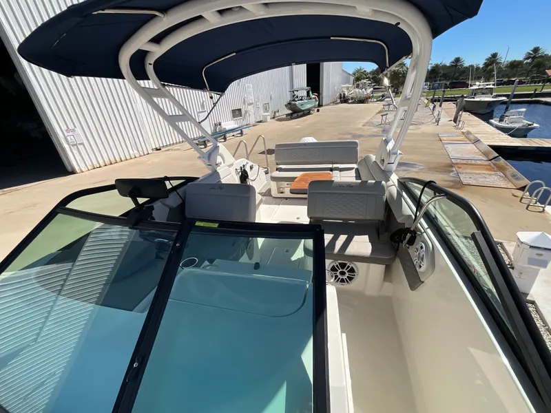 Slide: The Image of Sea Ray 250 SDX OB 2021 - 36