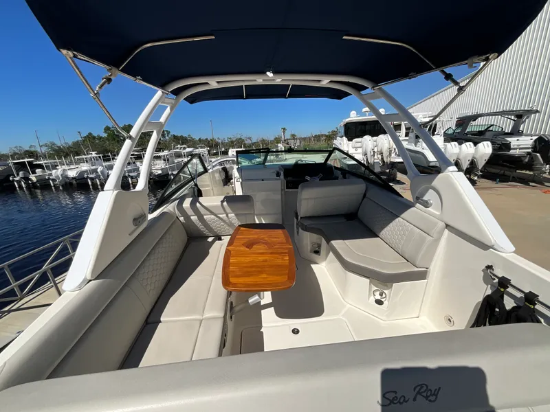 Slide: The Image of Sea Ray 250 SDX OB 2021 - 29