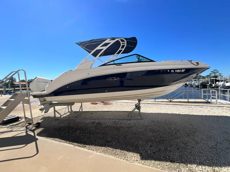 Slide: The Image of Sea Ray 250 SDX OB 2021 - 20