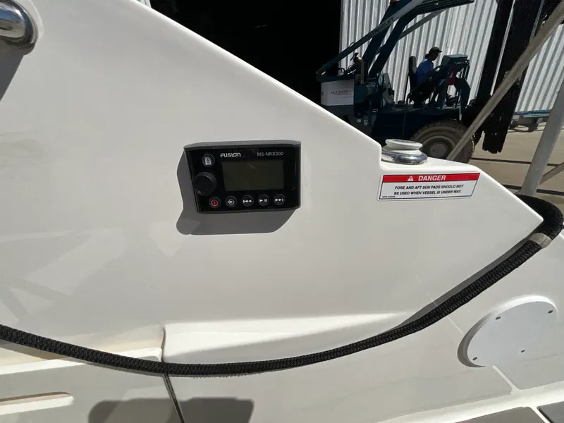Slide: The Image of Sea Ray 250 SDX OB 2021 - 27