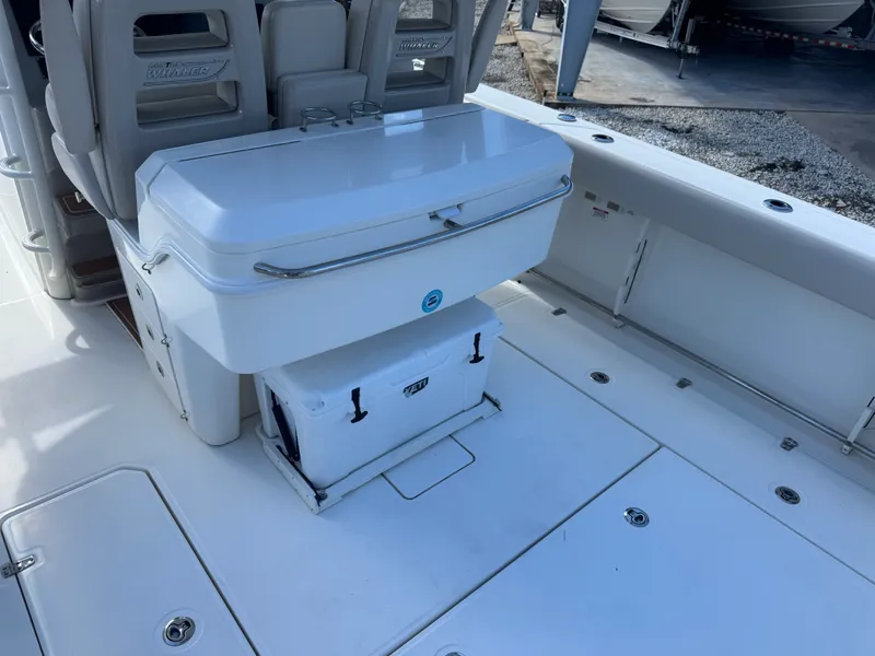 Slide: The Image of Boston Whaler 33 OR 2017 - 10