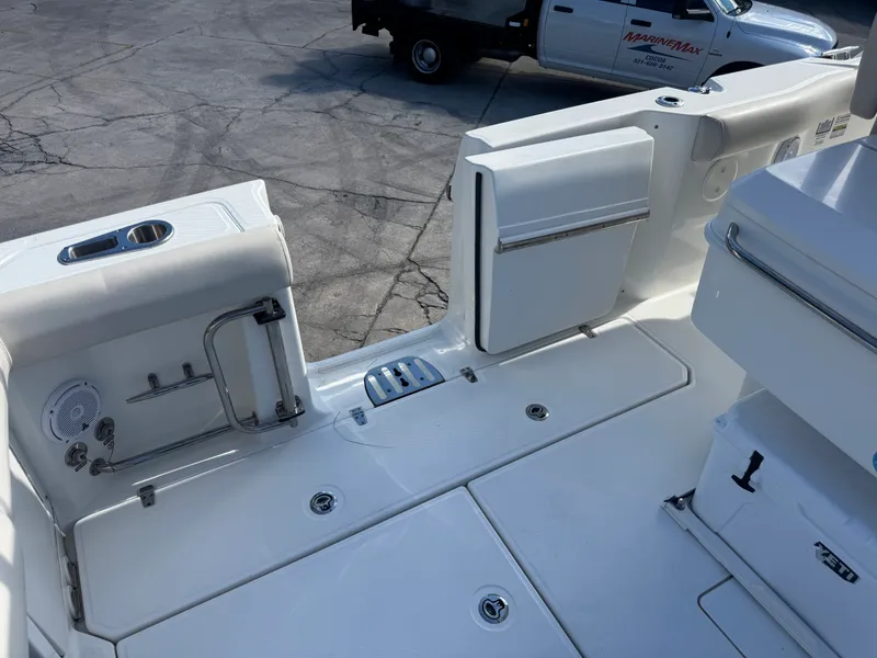 Slide: The Image of Boston Whaler 33 OR 2017 - 9