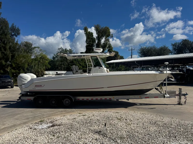 Slide: The Image of Boston Whaler 33 OR 2017 - 1