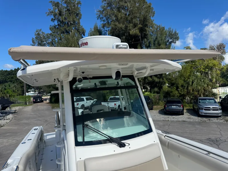 Slide: The Image of Boston Whaler 33 OR 2017 - 18