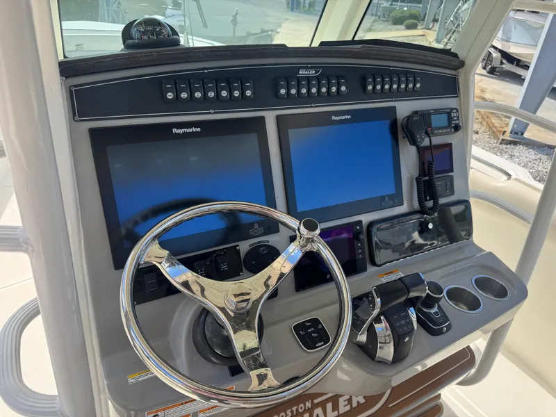 Slide: The Image of Boston Whaler 33 OR 2017 - 14