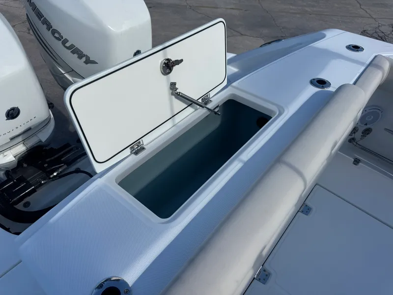 Slide: The Image of Boston Whaler 33 OR 2017 - 7