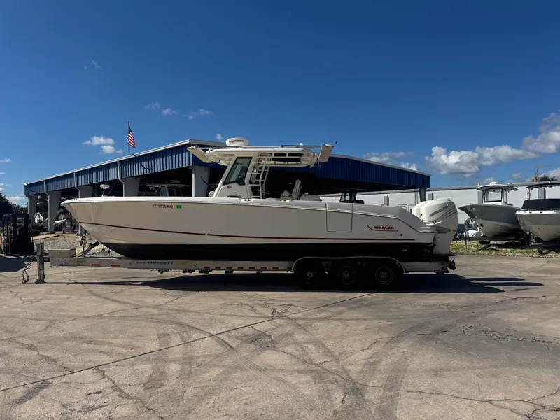 Slide: The Image of Boston Whaler 33 OR 2017 - 4
