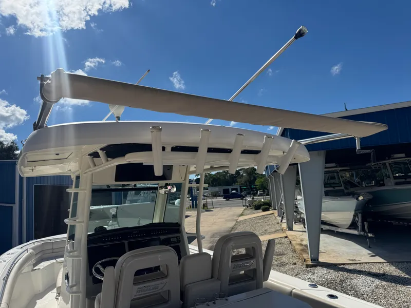 Slide: The Image of Boston Whaler 33 OR 2017 - 12
