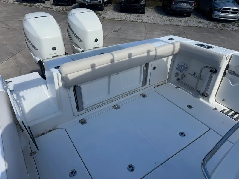 Slide: The Image of Boston Whaler 33 OR 2017 - 6