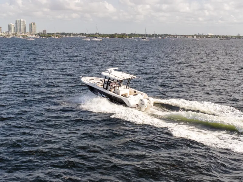 Slide: The Image of Robalo R302 2019 - 25