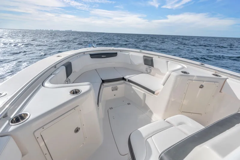Slide: The Image of Robalo R302 2019 - 21