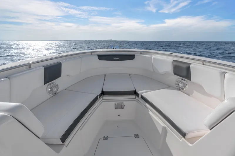 Slide: The Image of Robalo R302 2019 - 20