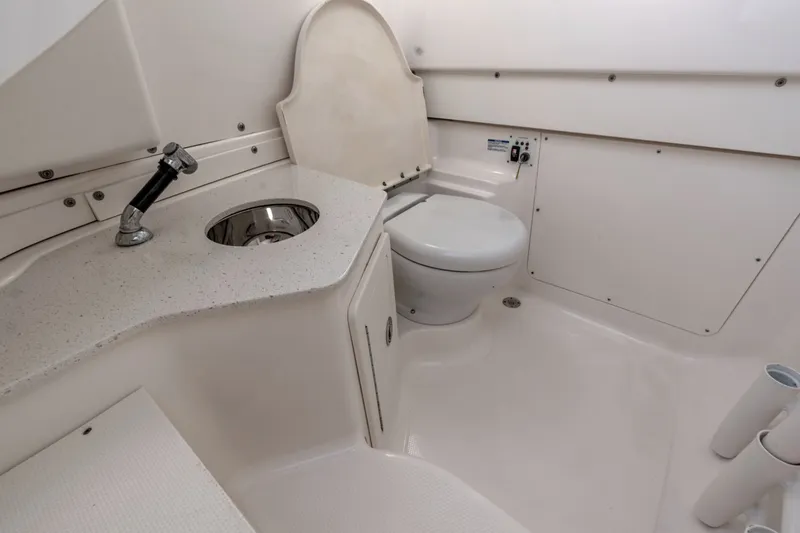 Slide: The Image of Robalo R302 2019 - 22