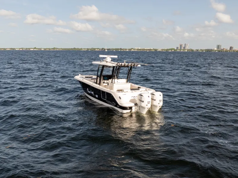 Slide: The Image of Robalo R302 2019 - 26