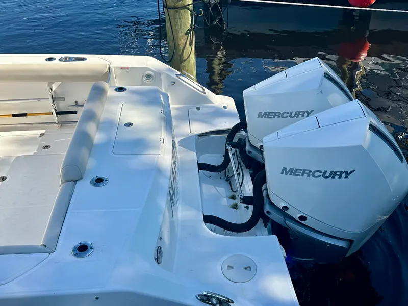 Slide: The Image of Boston Whaler 330 OUTRAGE 2021 - 43