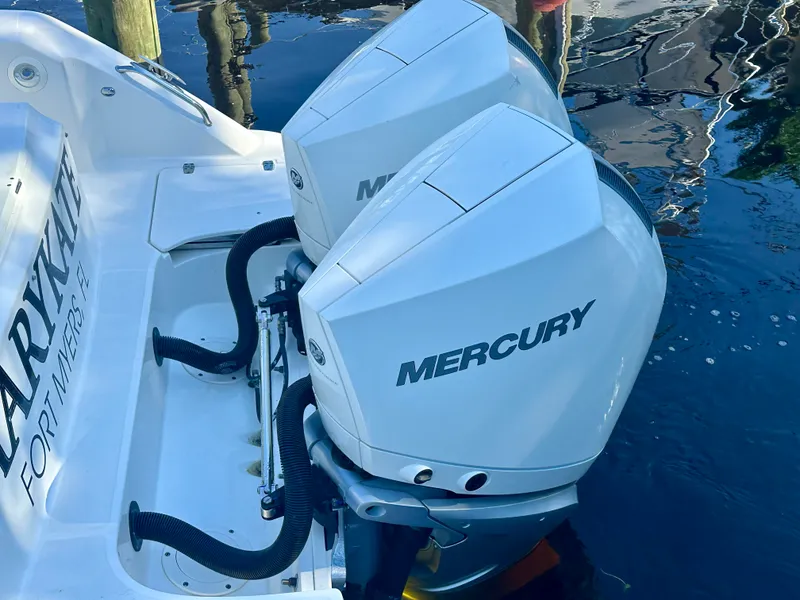 Slide: The Image of Boston Whaler 330 OUTRAGE 2021 - 42